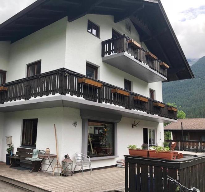 Gastehaus Schmitt Hotel Lähn Buitenkant foto