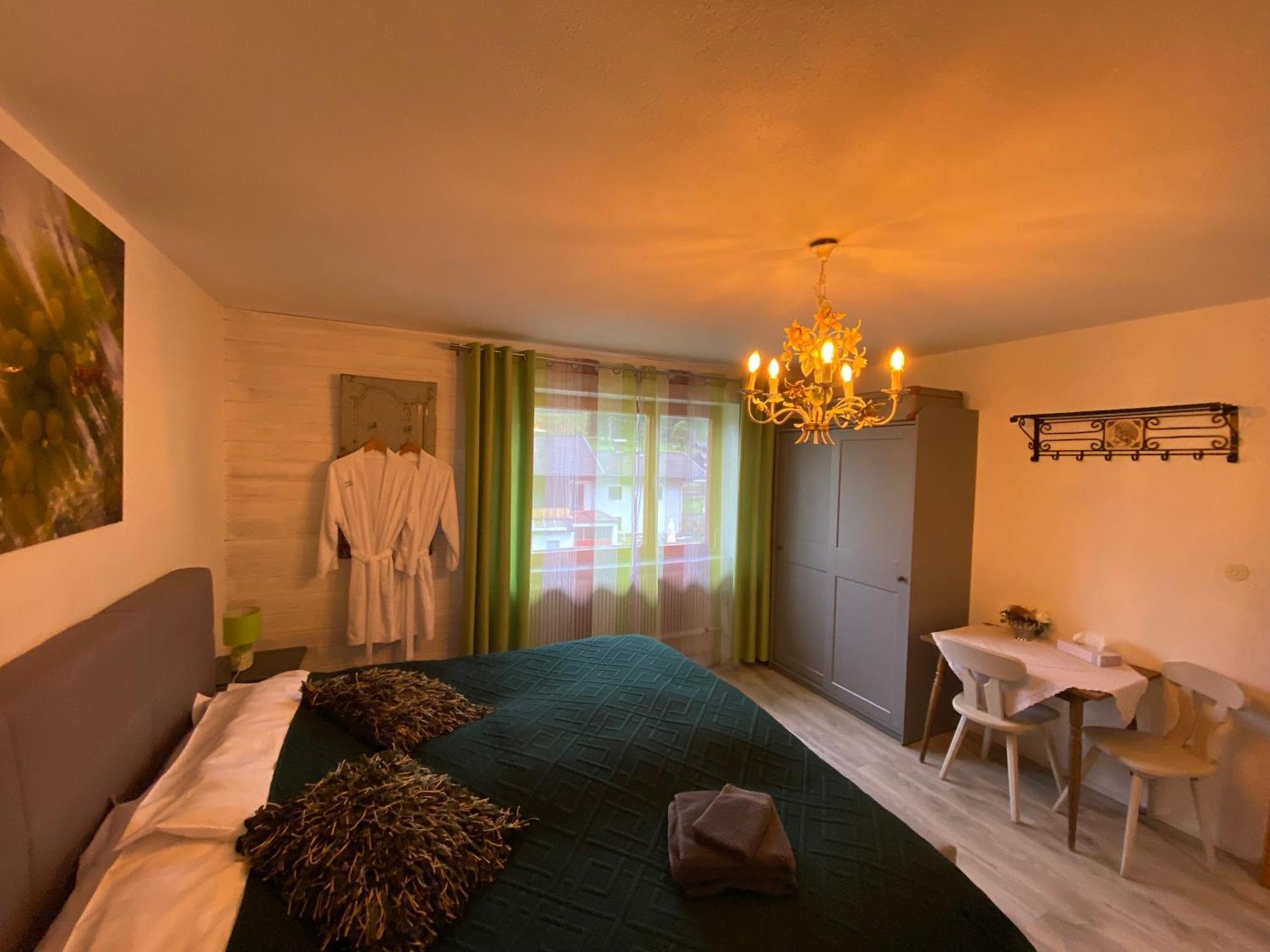 Gaestehaus Schmitt Lähn Buitenkant foto